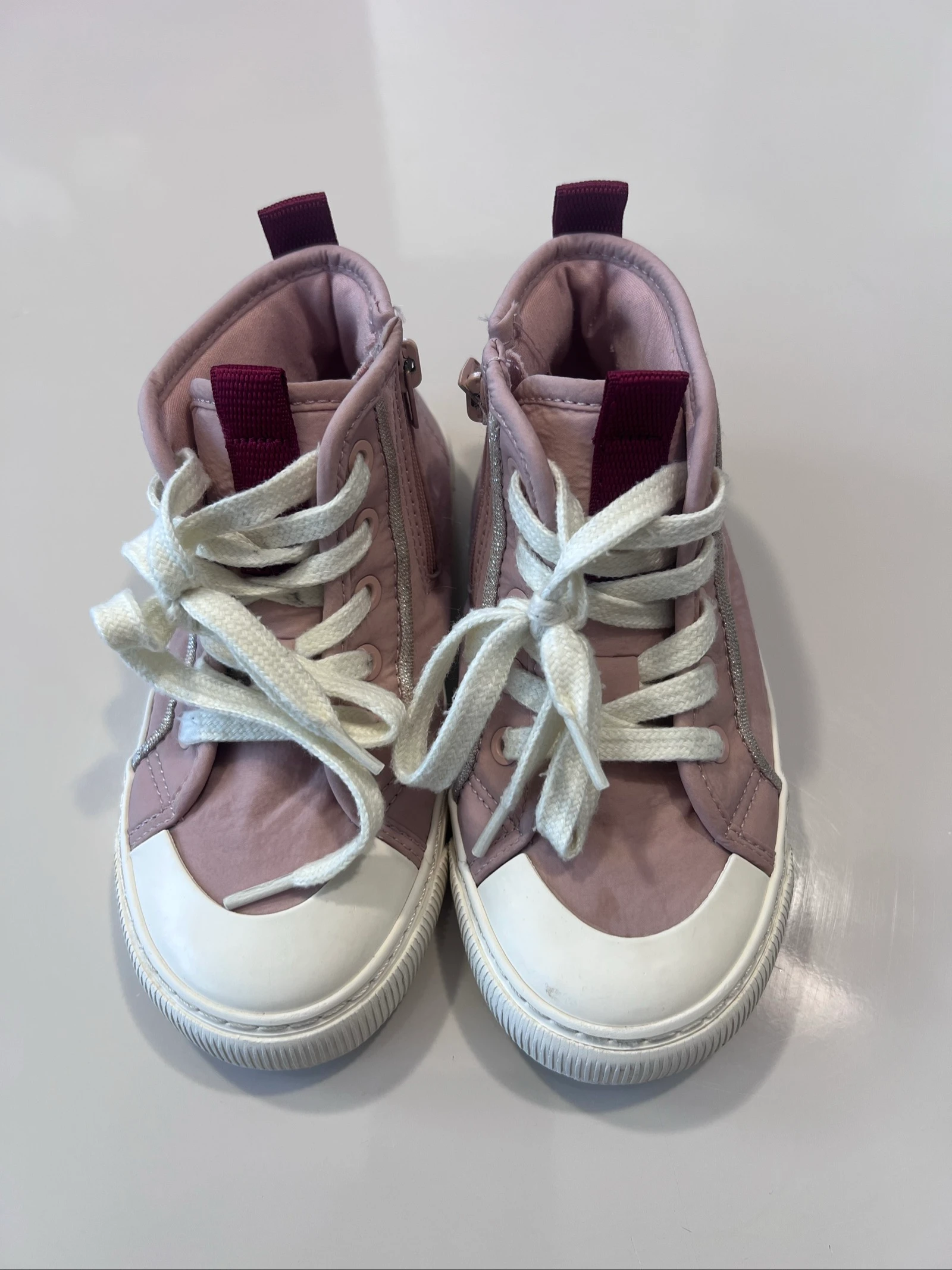 Tênis altos Zara Kids rosa com bordado de morangos - Tamanho 26 – photo 2